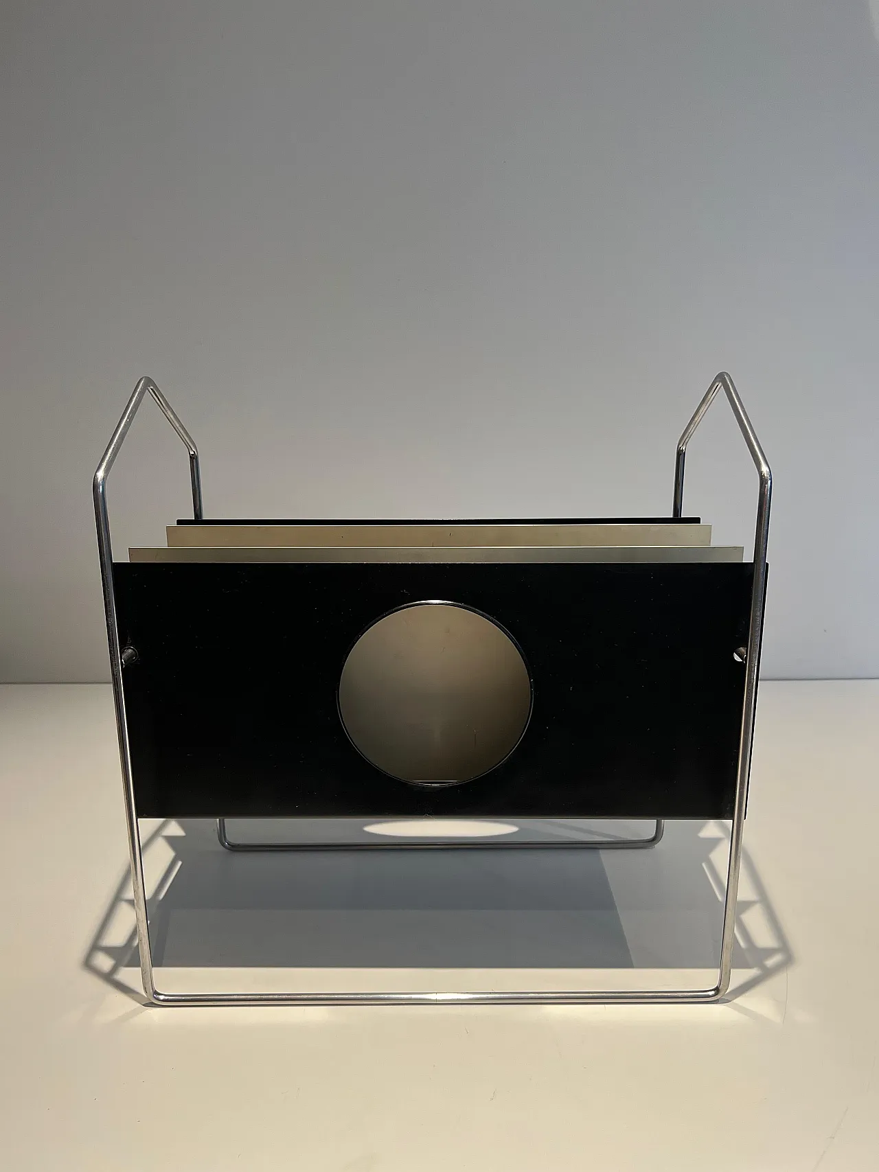 Chrome-plated metal magazine rack, black and white lacquered, 1950s 18