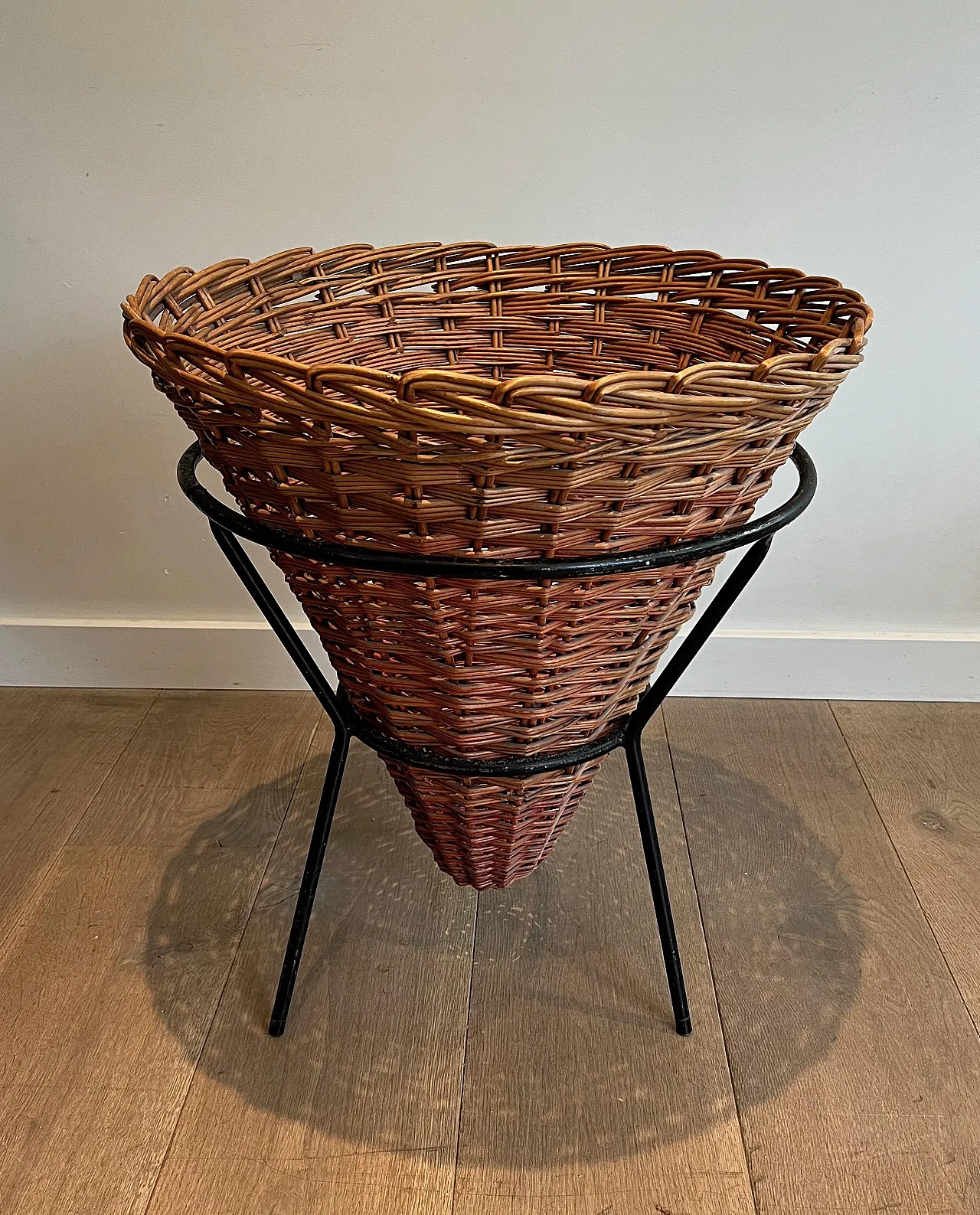 3 Fioriere in metallo laccato nero e rattan, anni '50 6