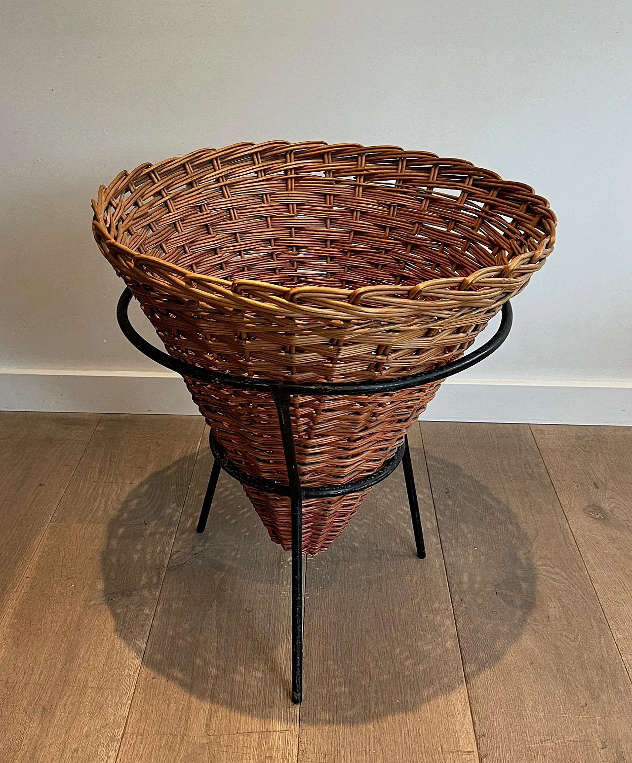 3 Fioriere in metallo laccato nero e rattan, anni '50 8