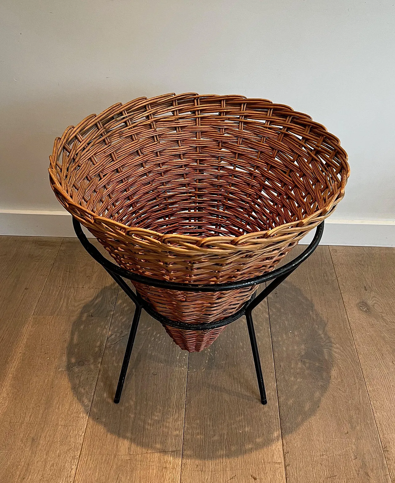 3 Fioriere in metallo laccato nero e rattan, anni '50 10