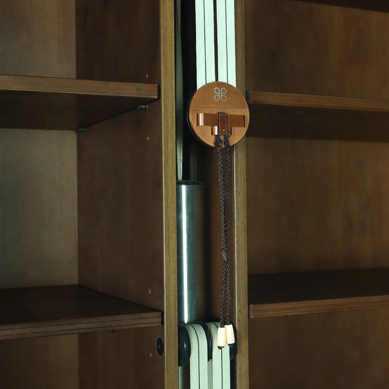 Zibaldone bookcase in walnut veneered wood by Carlo Scarpa for Bernini, 1970s 6