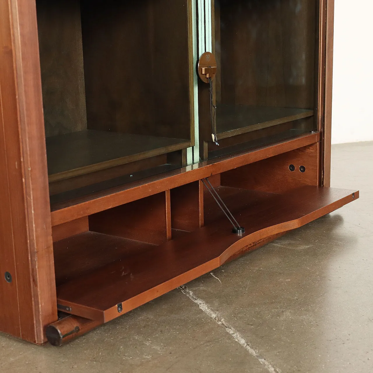 Zibaldone bookcase in walnut veneered wood by Carlo Scarpa for Bernini, 1970s 9