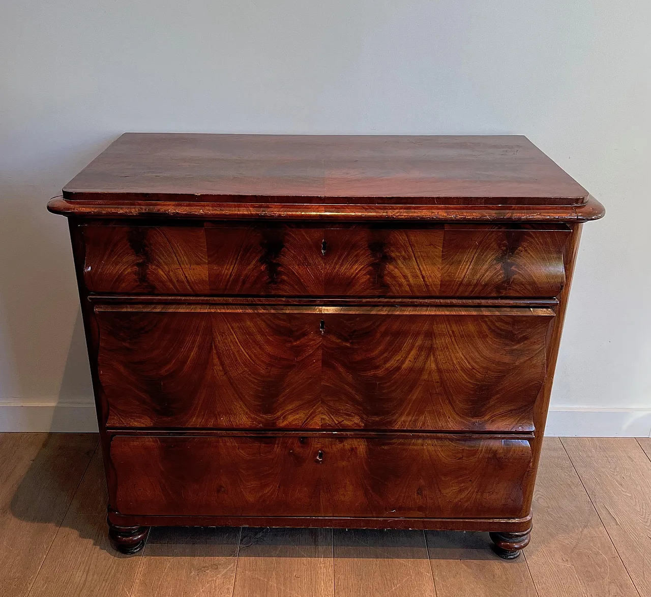 Louis Philippe chest of drawers in flamed mahogany, 19th century 2