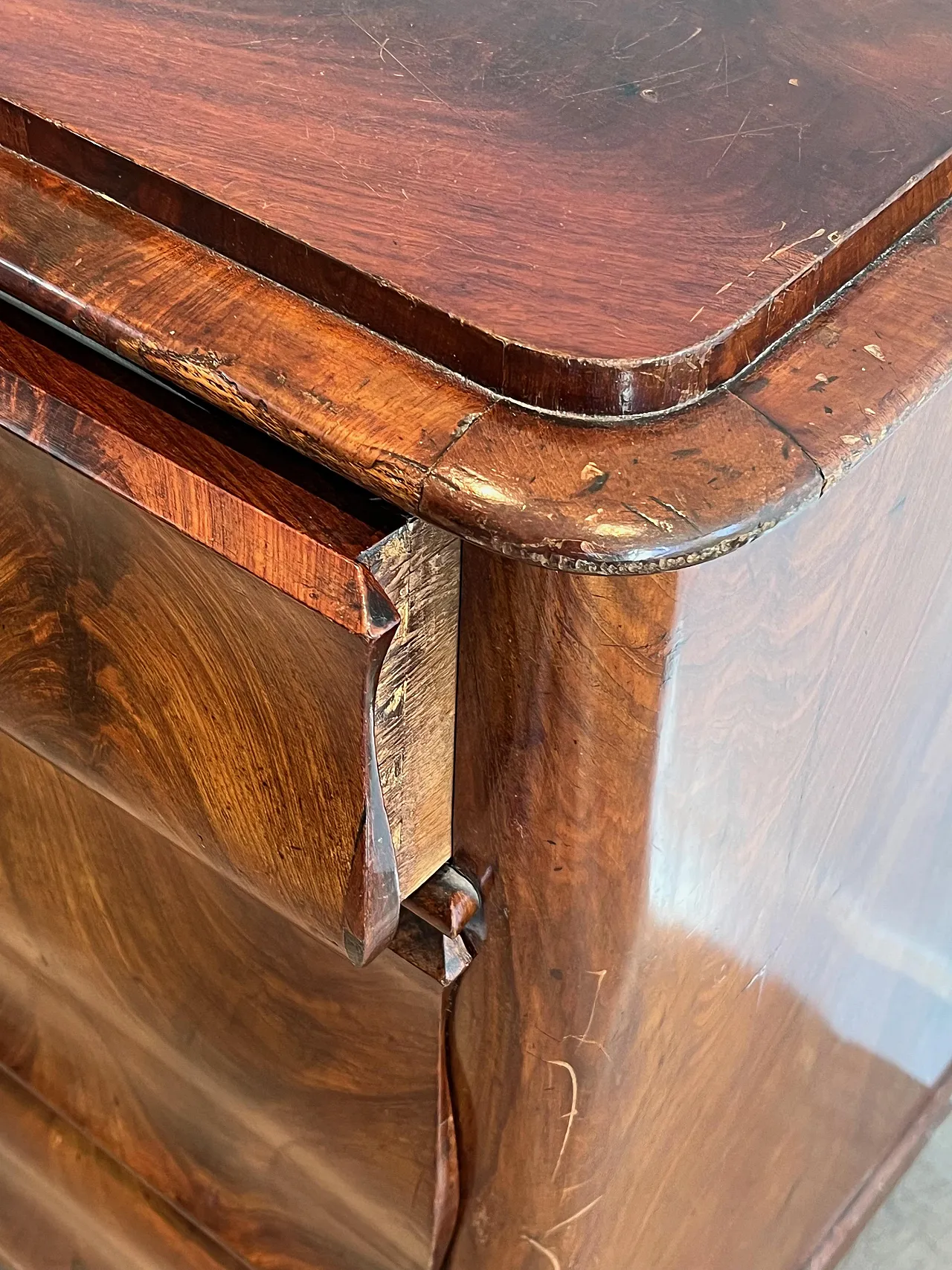 Louis Philippe chest of drawers in flamed mahogany, 19th century 9