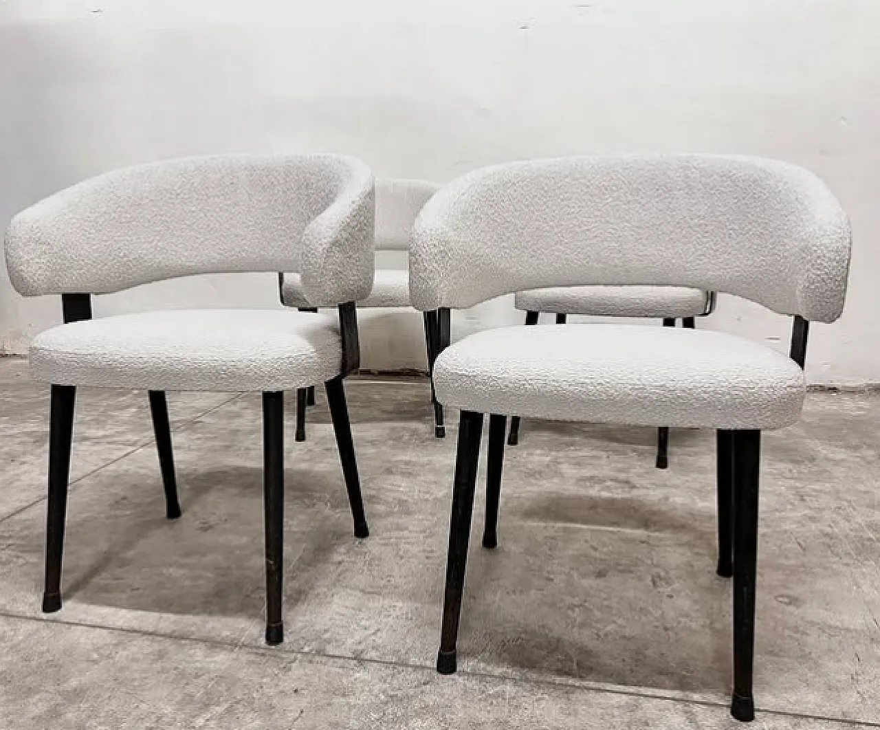 4 Metal and bouclé armchairs, 1970s 5