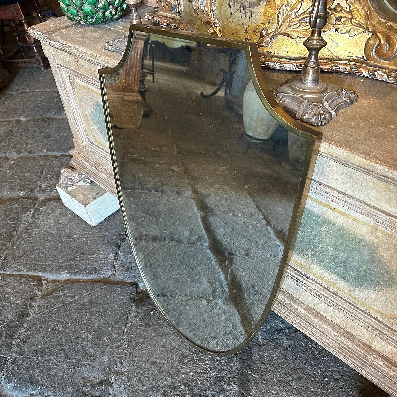 Specchio a forma di scudo in ottone in stile Gio Ponti, anni '50 9