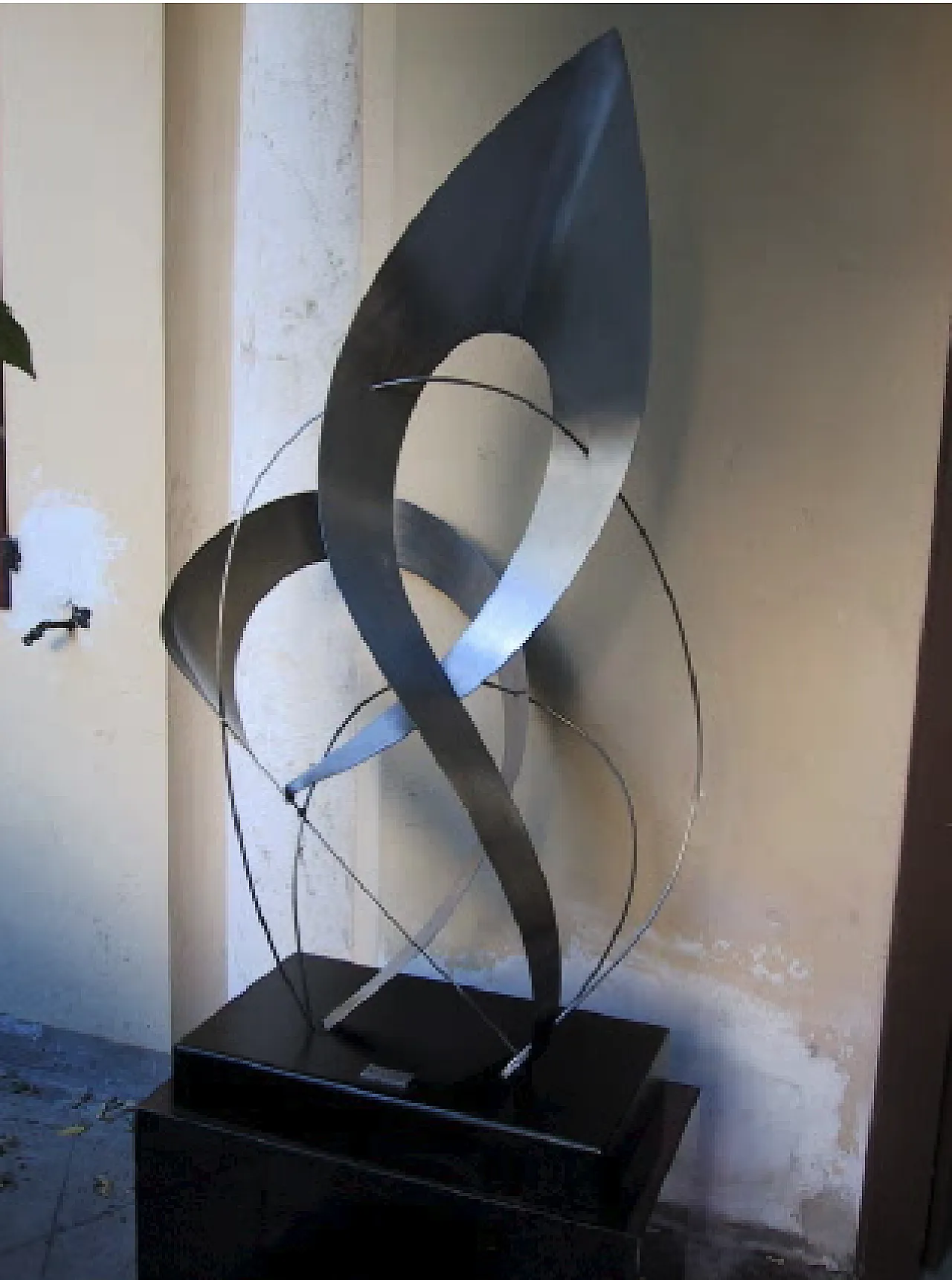 Elastic steel ranger sculpture: A: S: , 1968 3