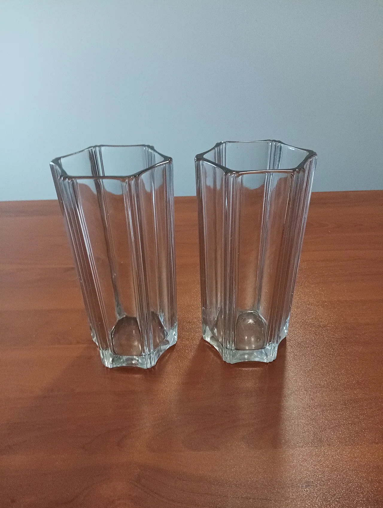 Pair of transparent crystal vases, 70s 1