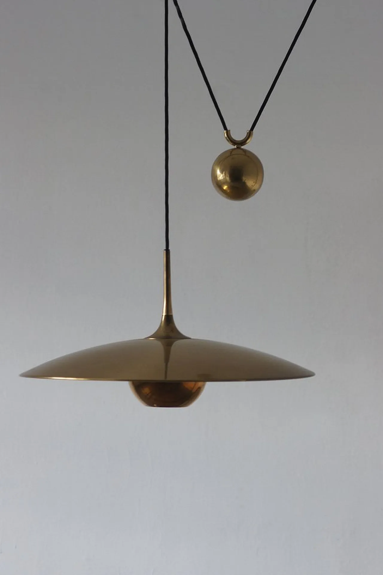 Lampada a contrappeso in ottone di Florian Schulz, anni '70 2