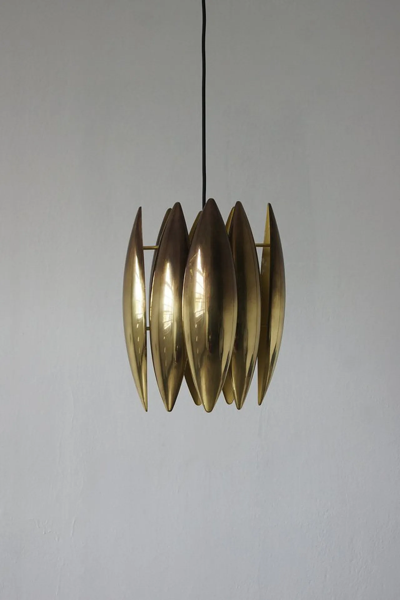 Lampada da soffitto in ottone Kastor design di Jo Hammerborg per Fog & Mørup, anni '70 2