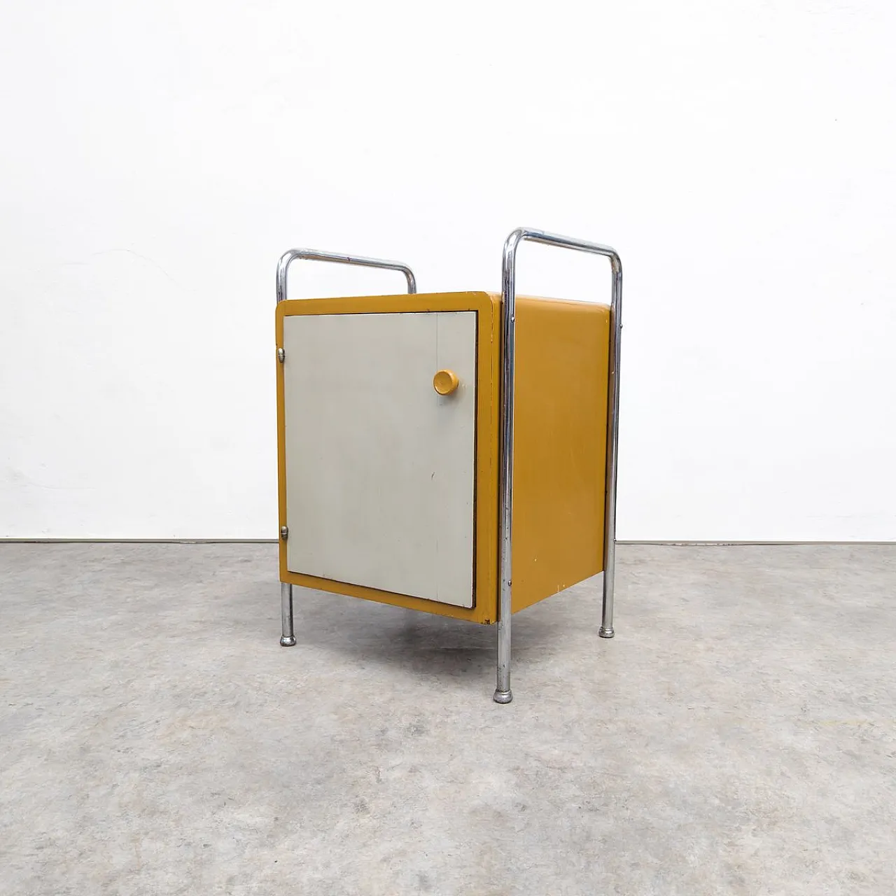 Pair of Bauhaus Tubular Steel Nightstands by Hynek Gottwald, 1930s 8