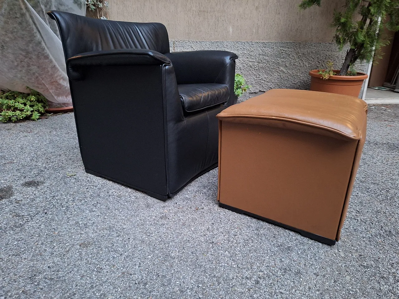 Tobia Scarpa Caramel Lauriana armchair with pouf for B&B, 1970s 1