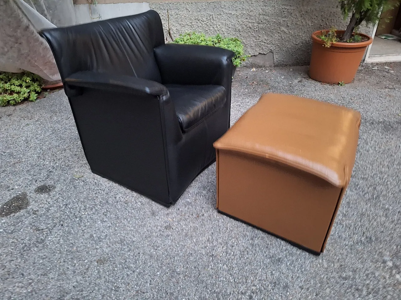 Poltrona con pouf Lauriana di Tobia Scarpa Caramel per B&B, anni '70 4