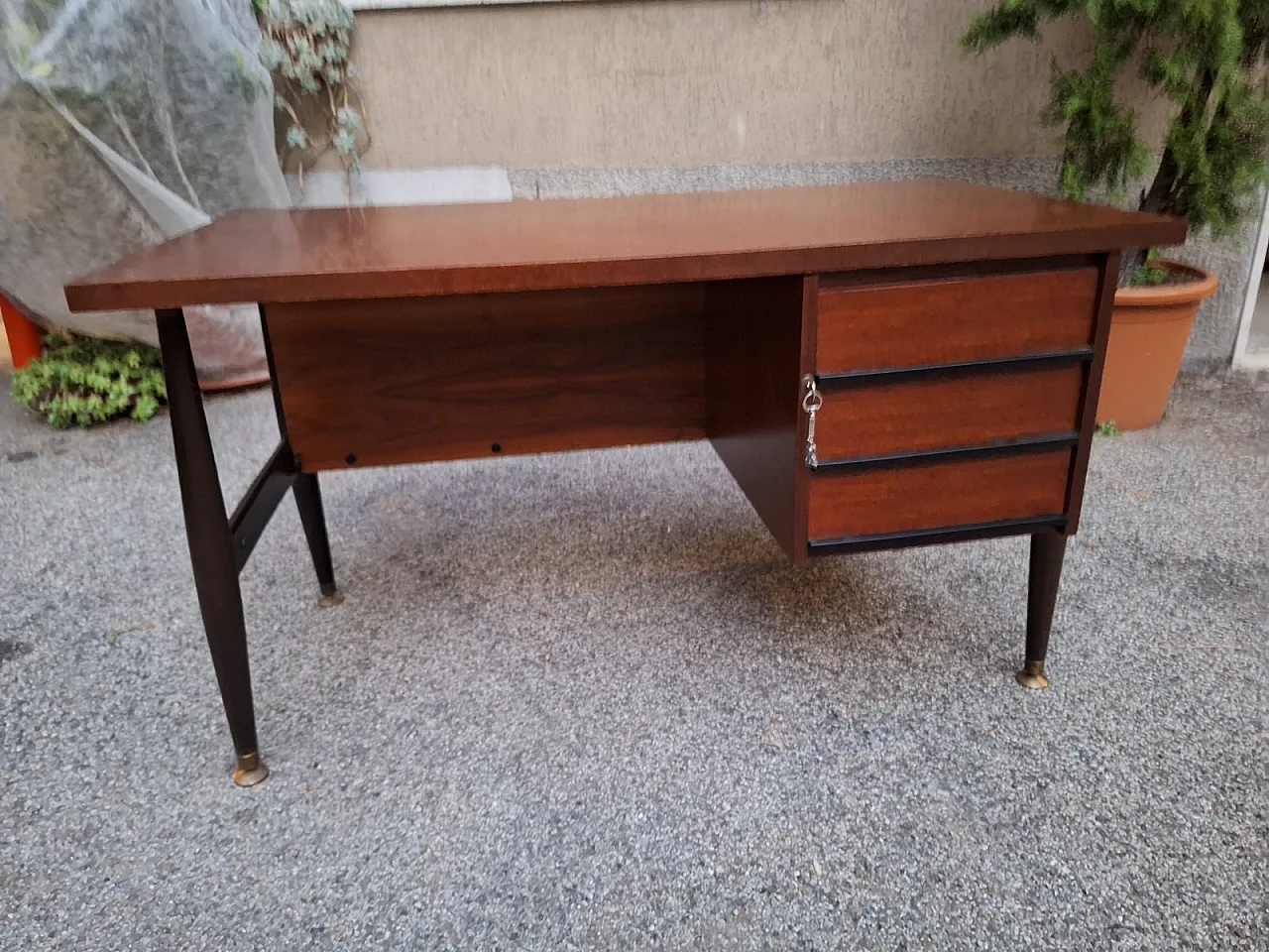 Desk in wood and brass Schirolli Mantova, 1950s 2