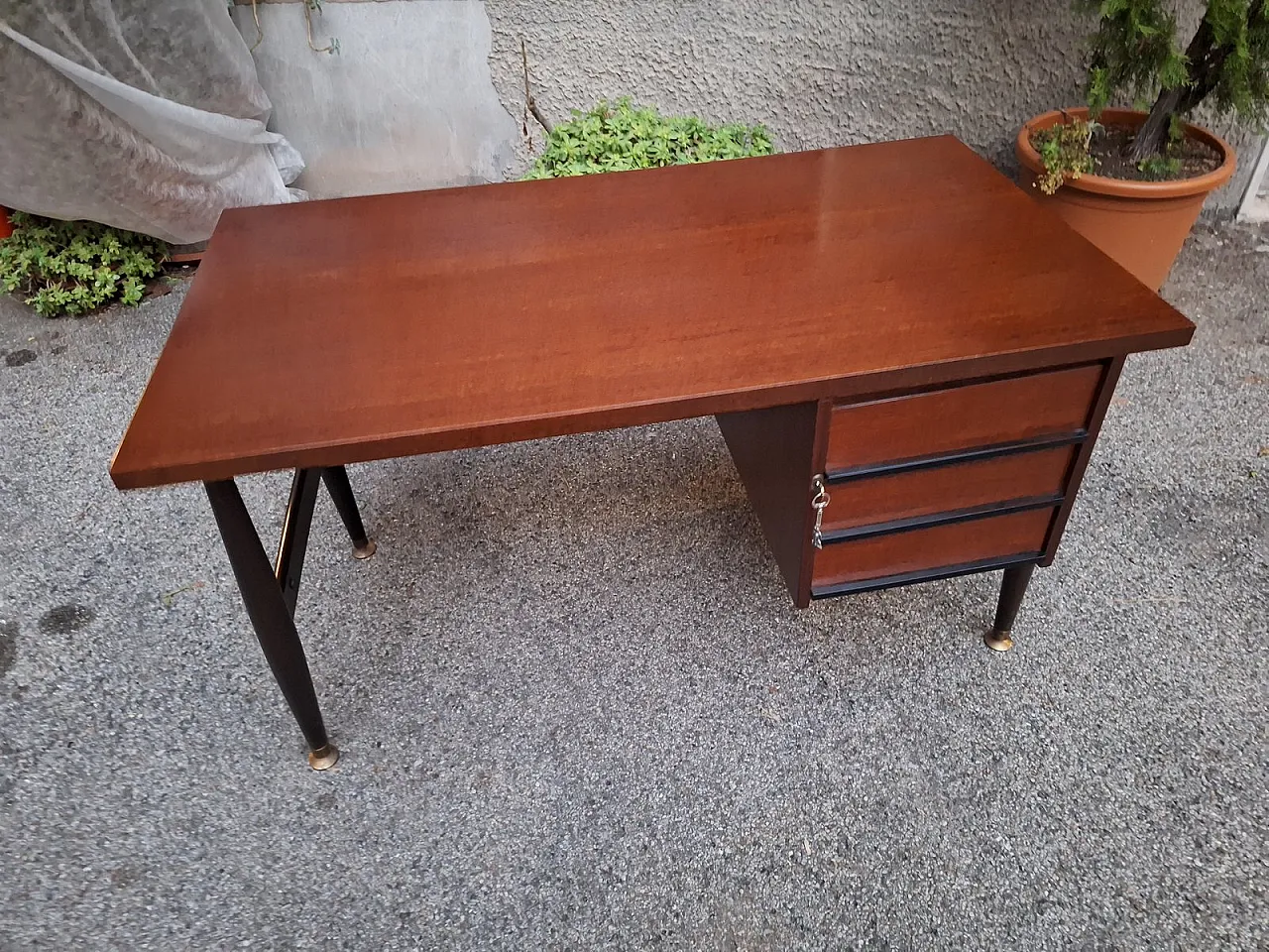 Desk in wood and brass Schirolli Mantova, 1950s 3