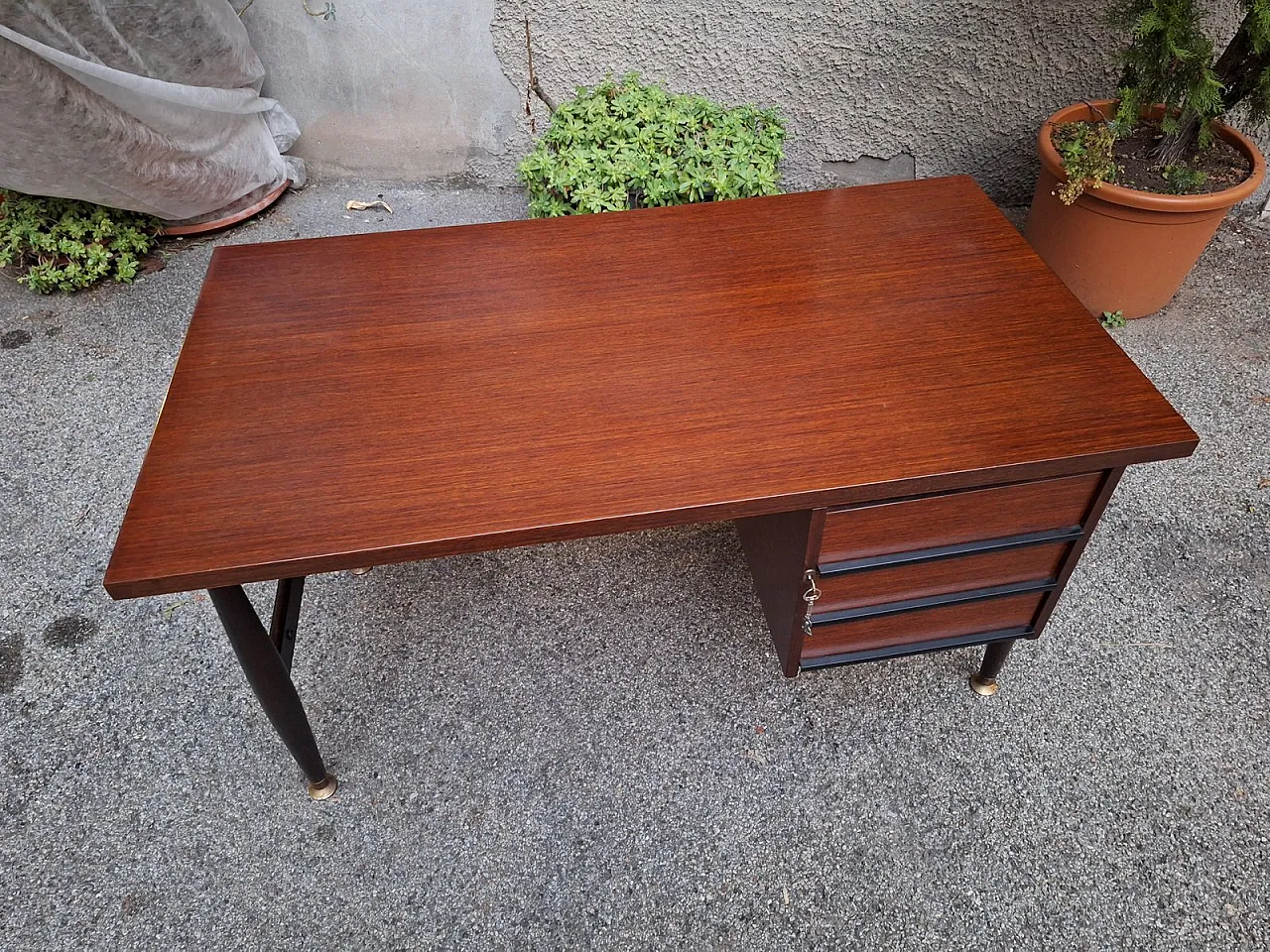 Desk in wood and brass Schirolli Mantova, 1950s 4