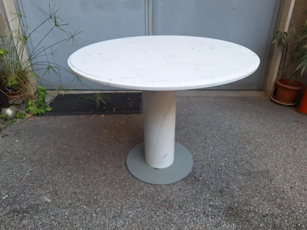 Carrara marble dining table with column, 1980s 1