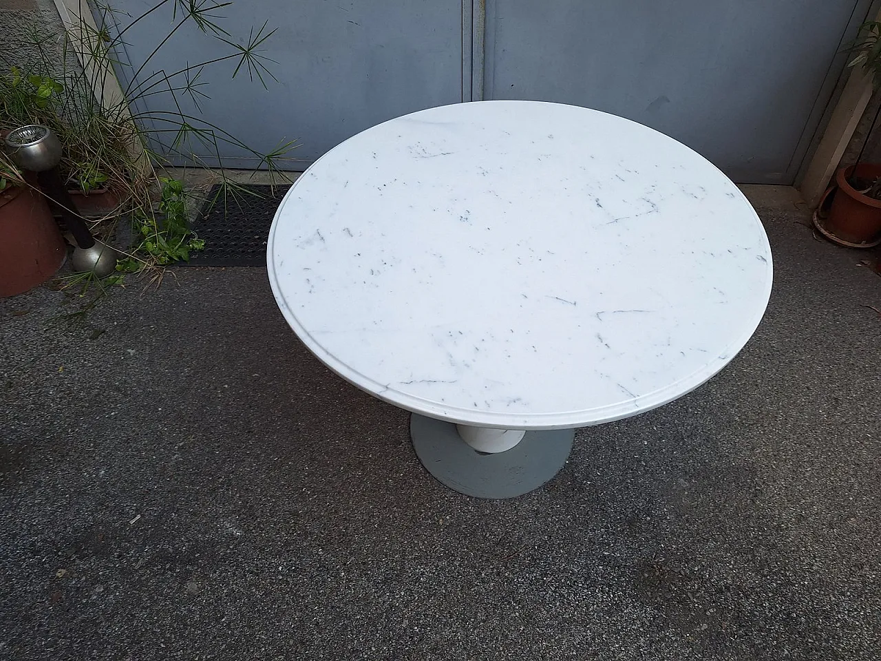 Carrara marble dining table with column, 1980s 3