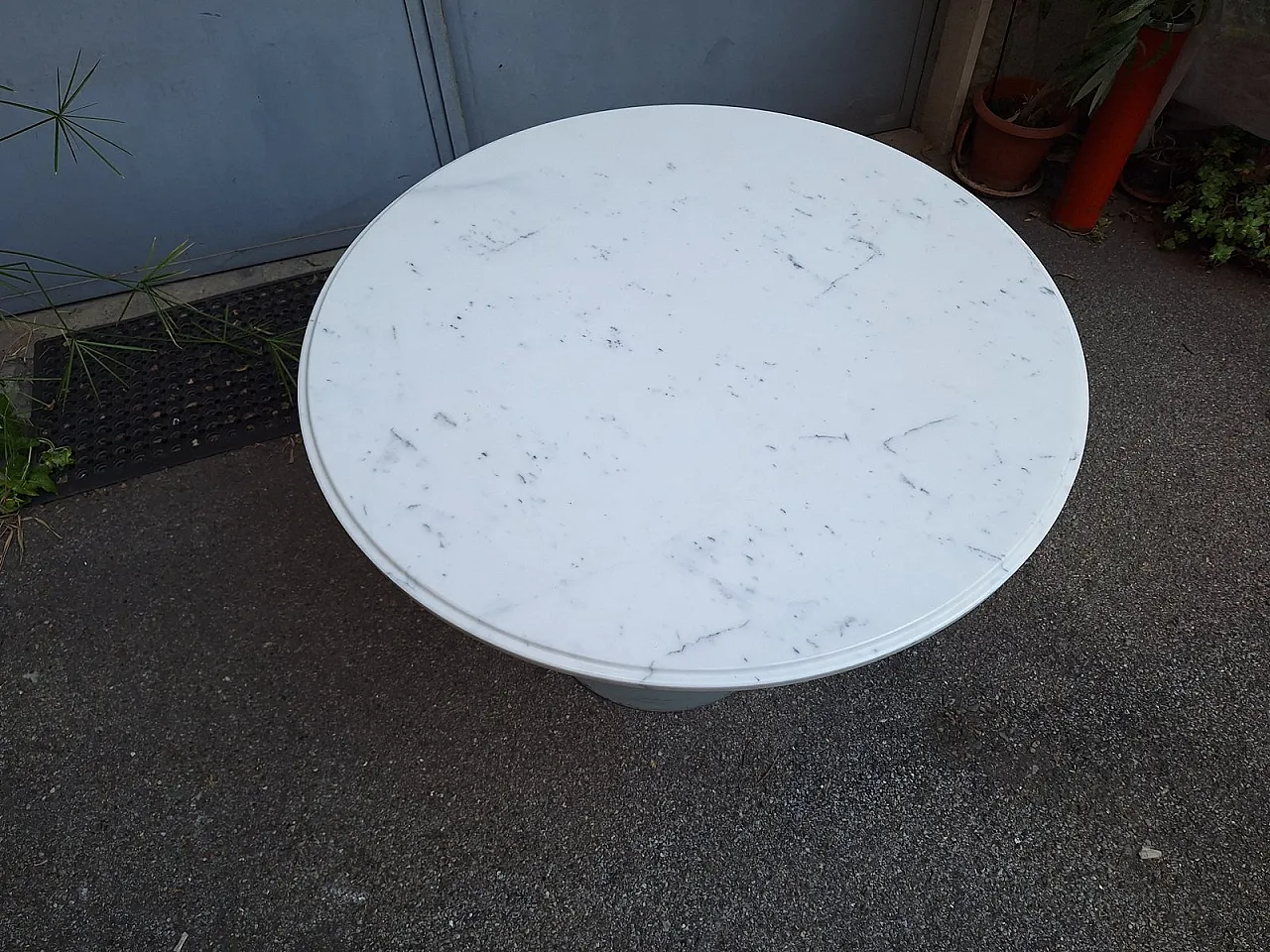 Carrara marble dining table with column, 1980s 4