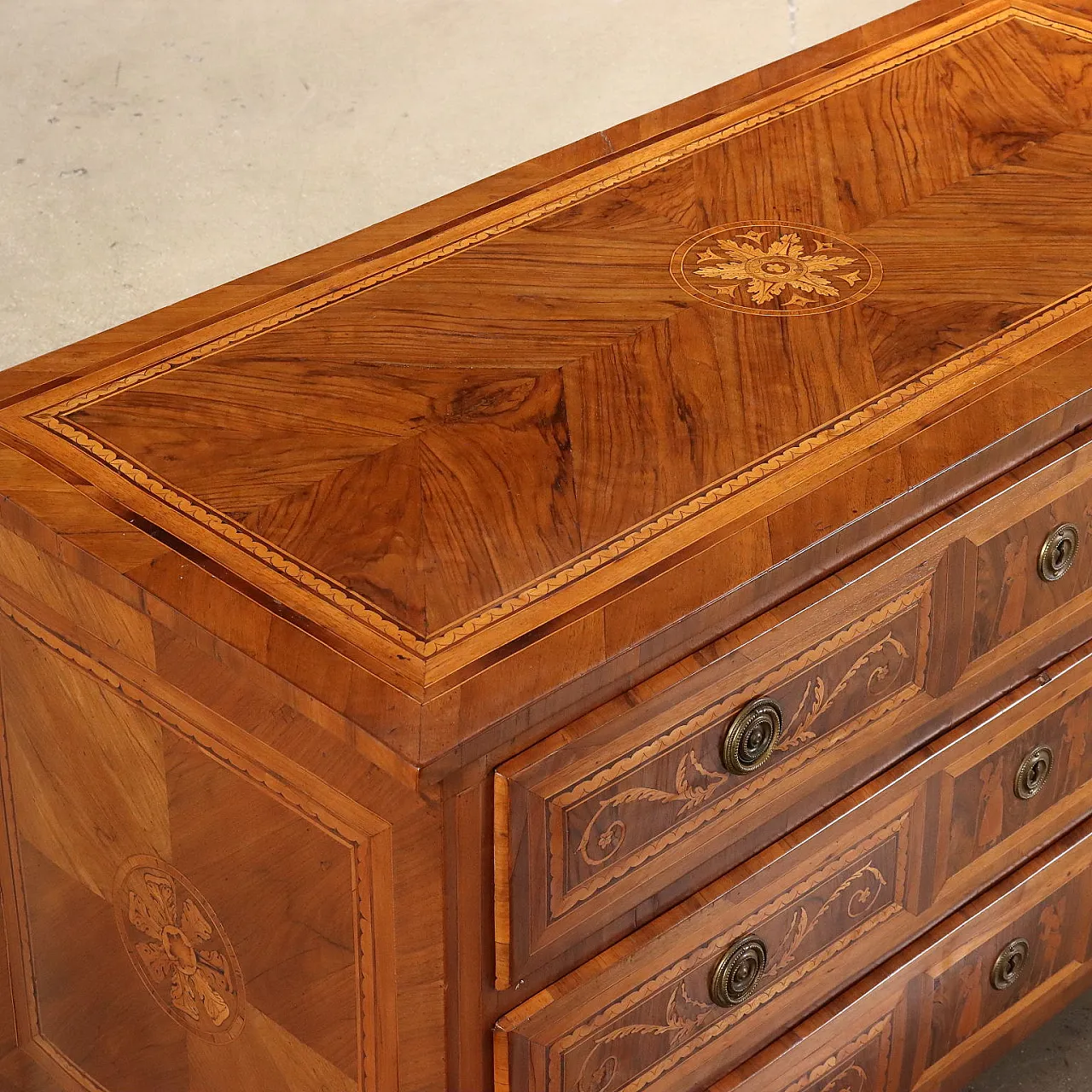 Pair of Neoclassic chest of  drawers with inlay wood, 18th century 3