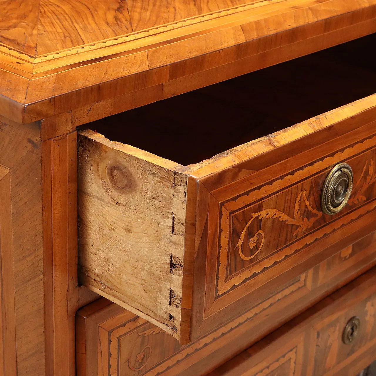 Pair of Neoclassic chest of  drawers with inlay wood, 18th century 5