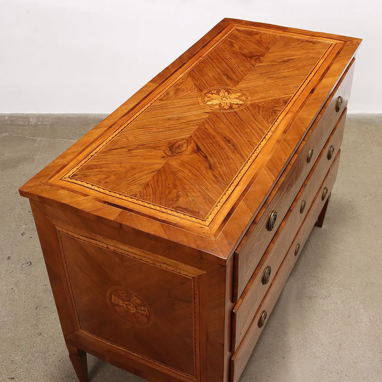 Pair of Neoclassic chest of  drawers with inlay wood, 18th century 10