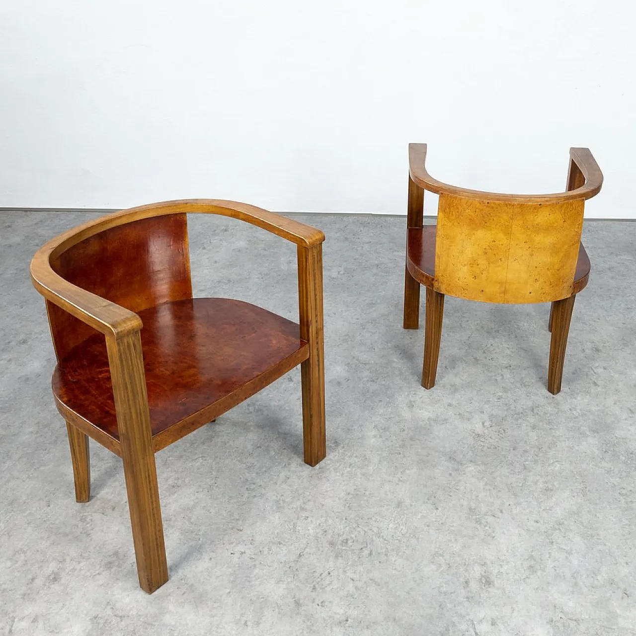 Pair of modernist wooden chairs, 1930s 2