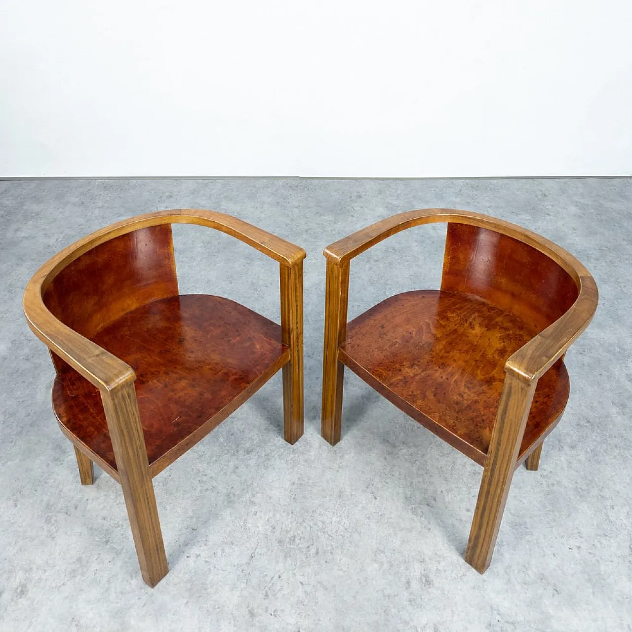 Pair of modernist wooden chairs, 1930s 3