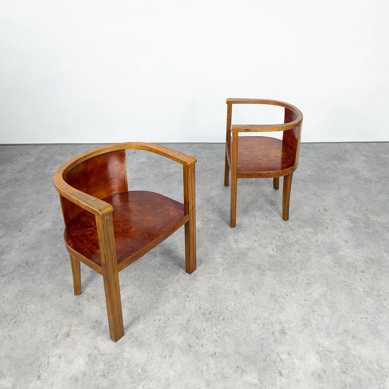 Pair of modernist wooden chairs, 1930s 5