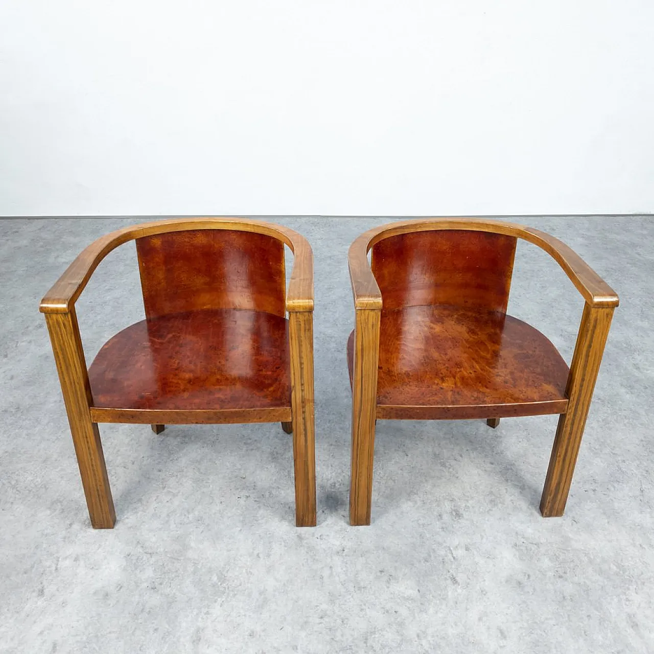 Pair of modernist wooden chairs, 1930s 6