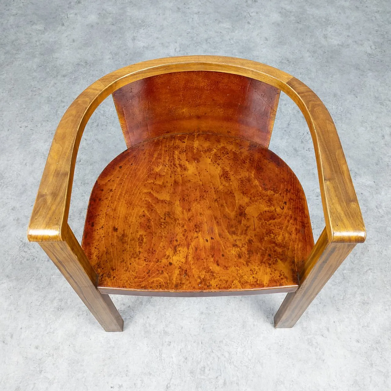 Pair of modernist wooden chairs, 1930s 10