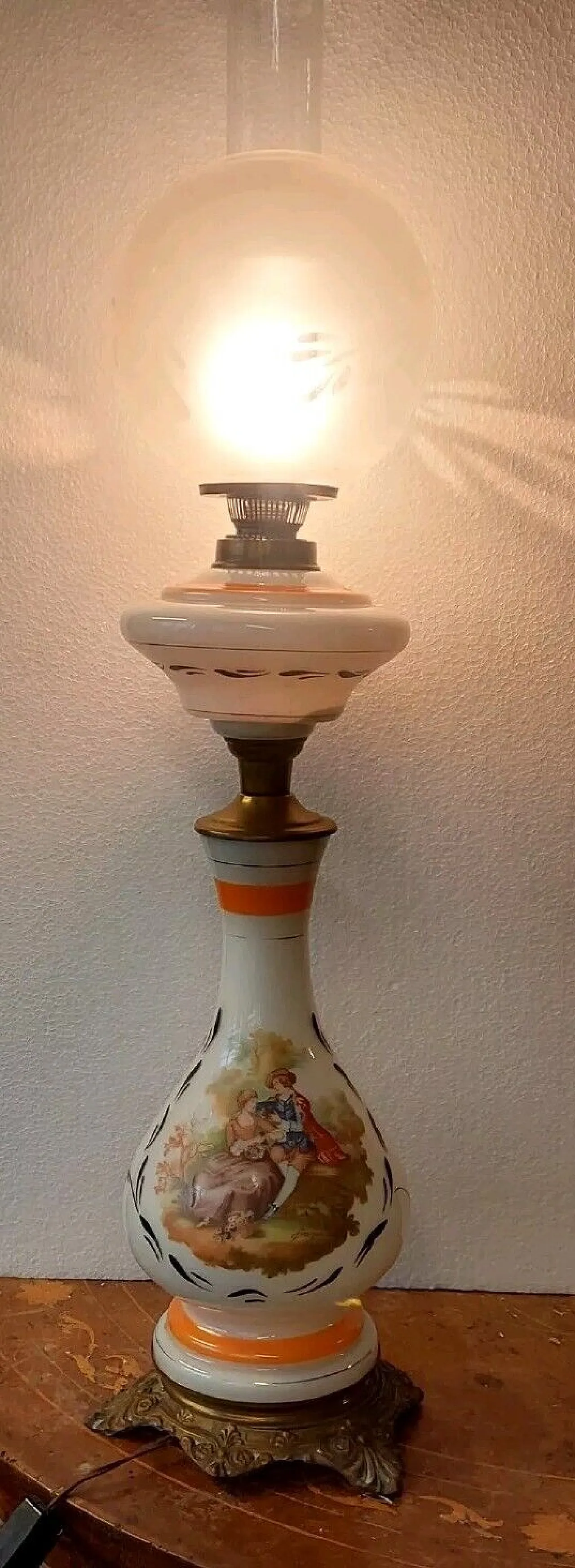 Lampada a petrolio in vetro e metallo, '900 1