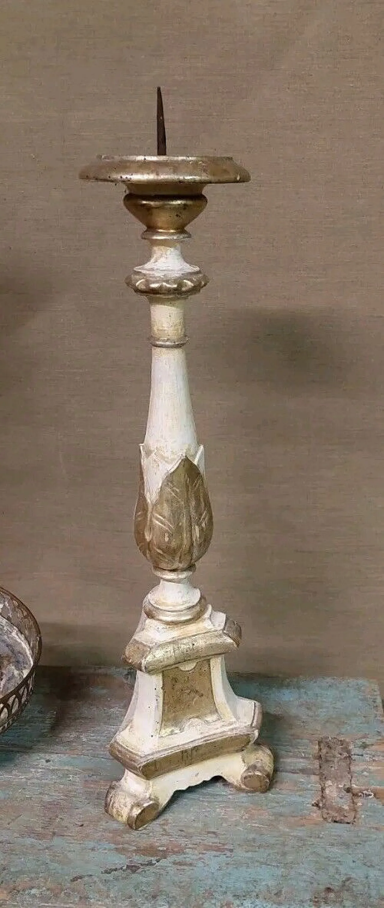 Wooden candlestick in gold and silver, 18th century 2