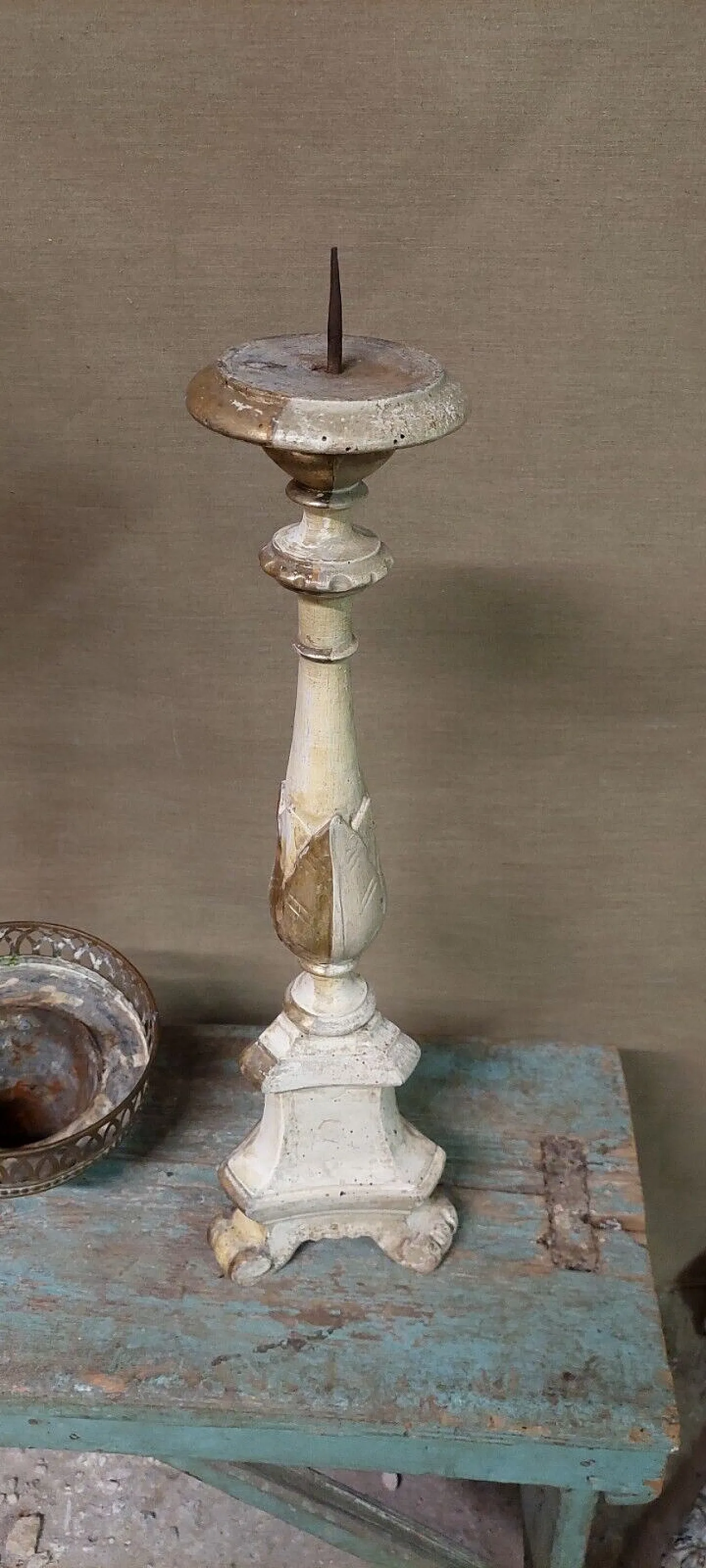 Wooden candlestick in gold and silver, 18th century 5