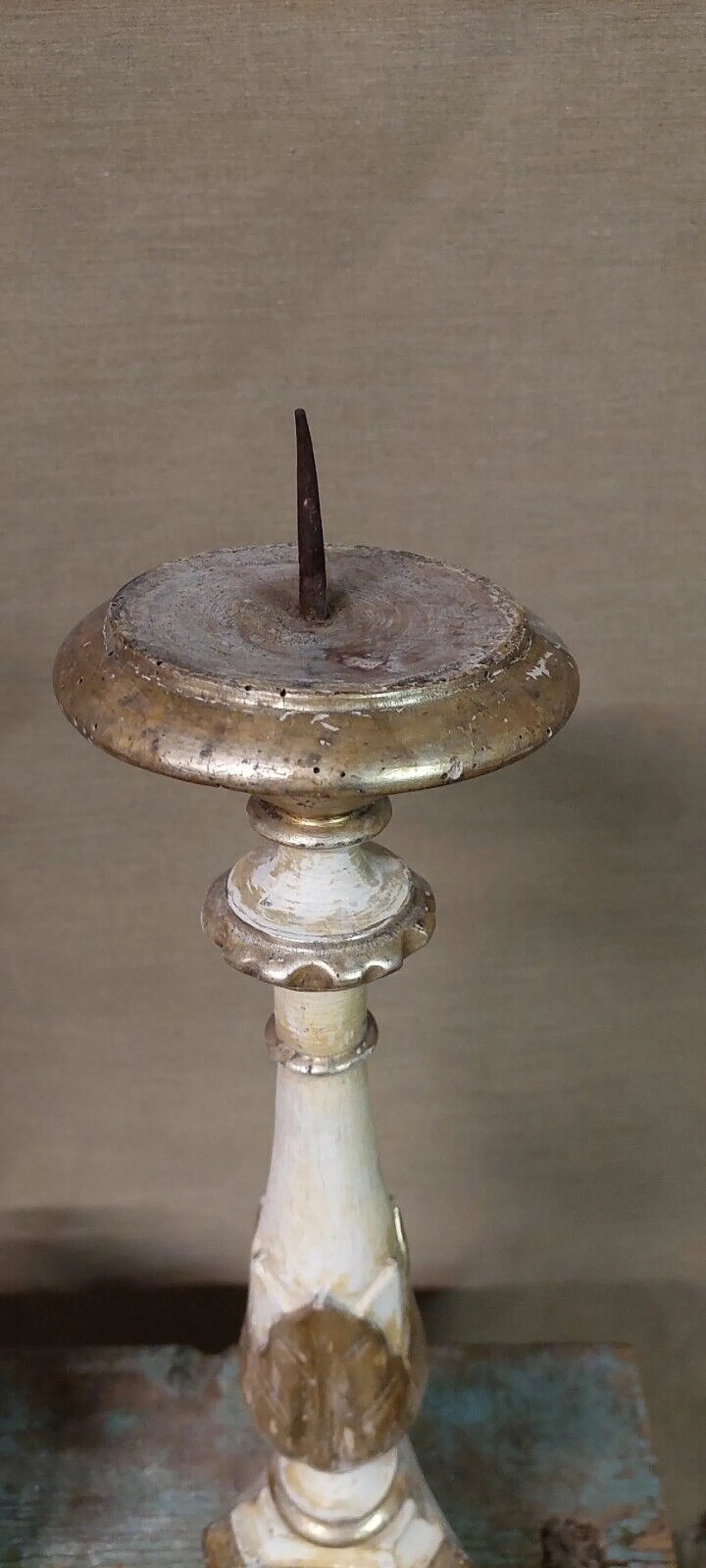 Wooden candlestick in gold and silver, 18th century 8