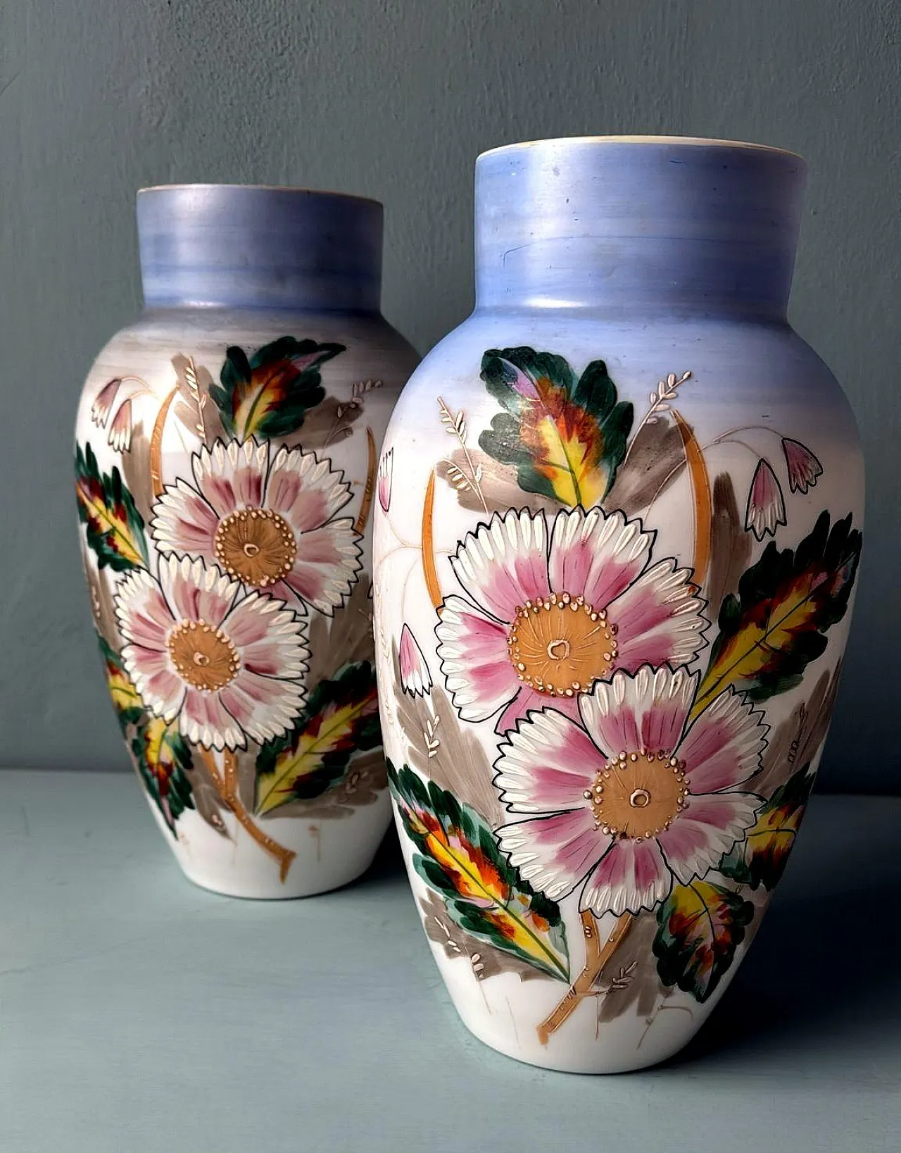 Pair of hand-painted opaline glass vases, 19th century 4