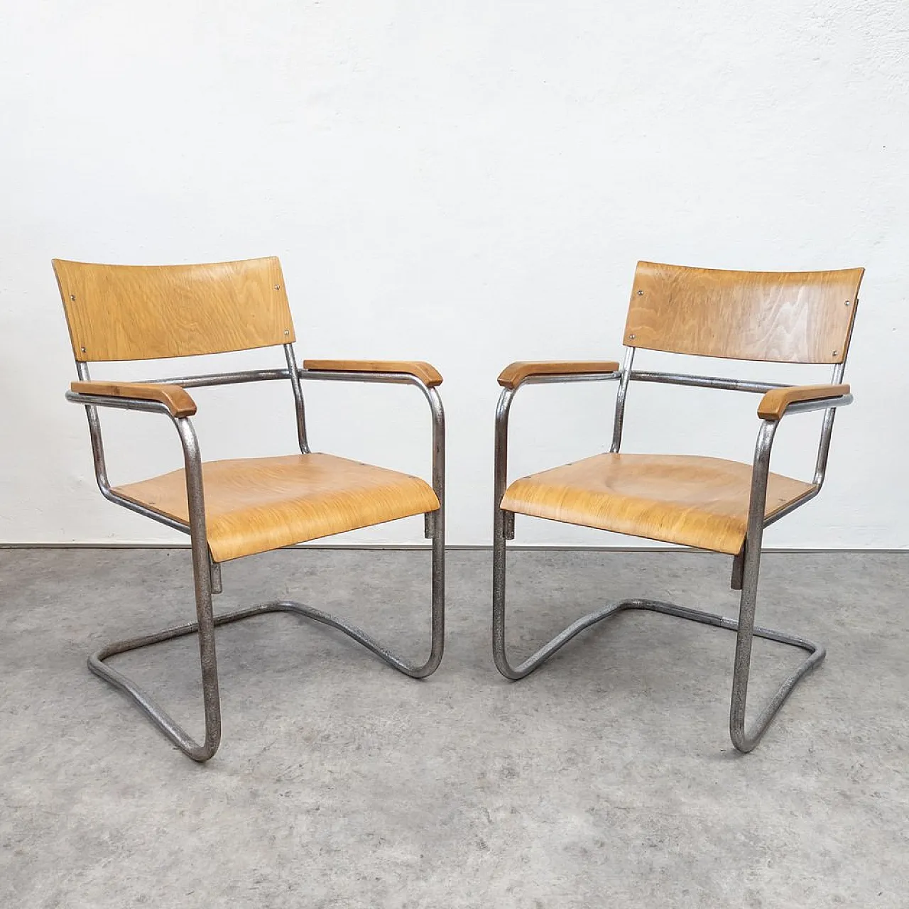 Pair of chairs by Marcel Breuers Thonet for Samal & Co., 1930s 1