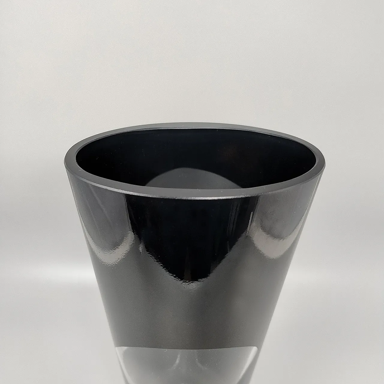 Vaso nero Space Age di Linea Glass. anni '70 6