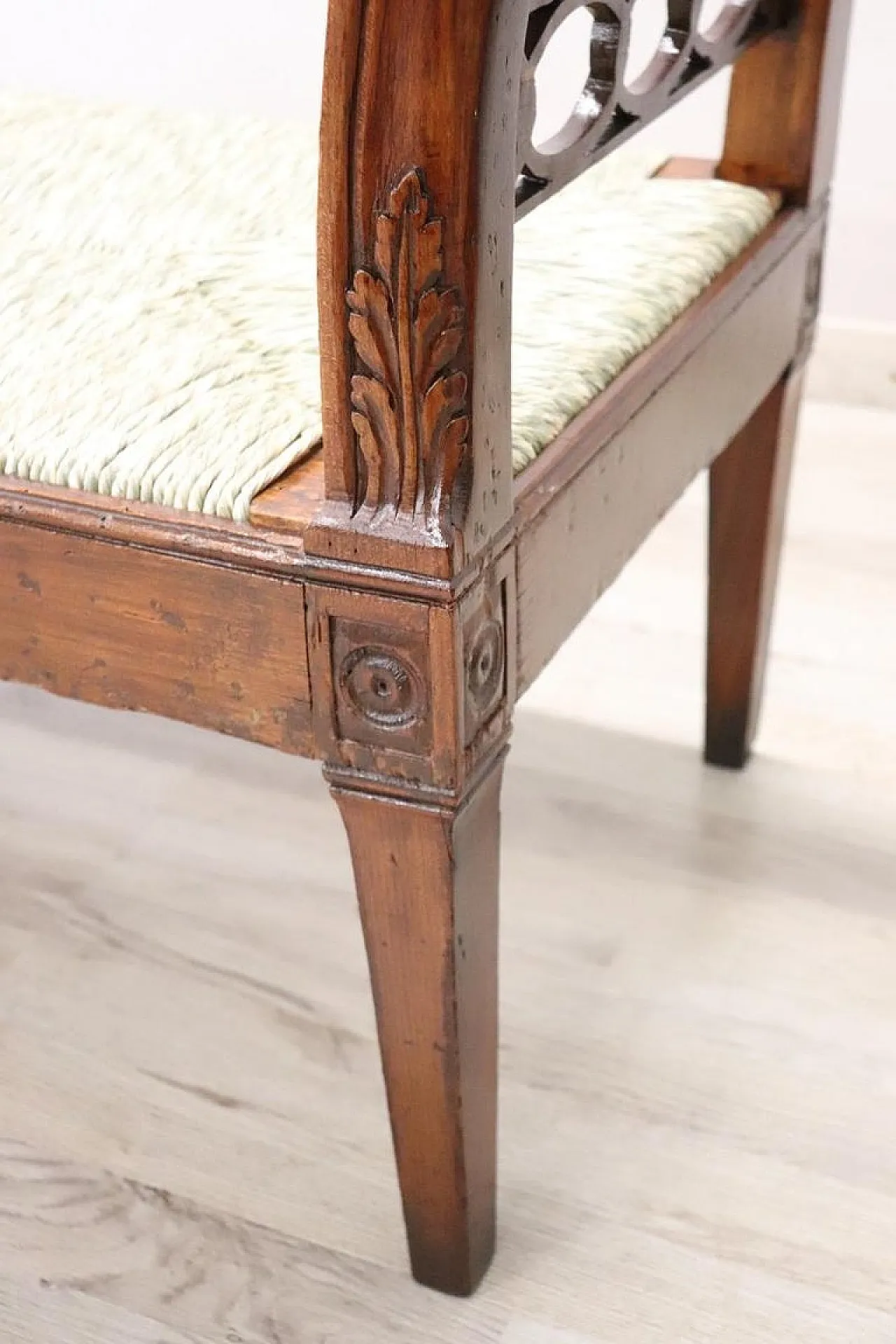 Ancient walnut bench and seat in straw, '700 6