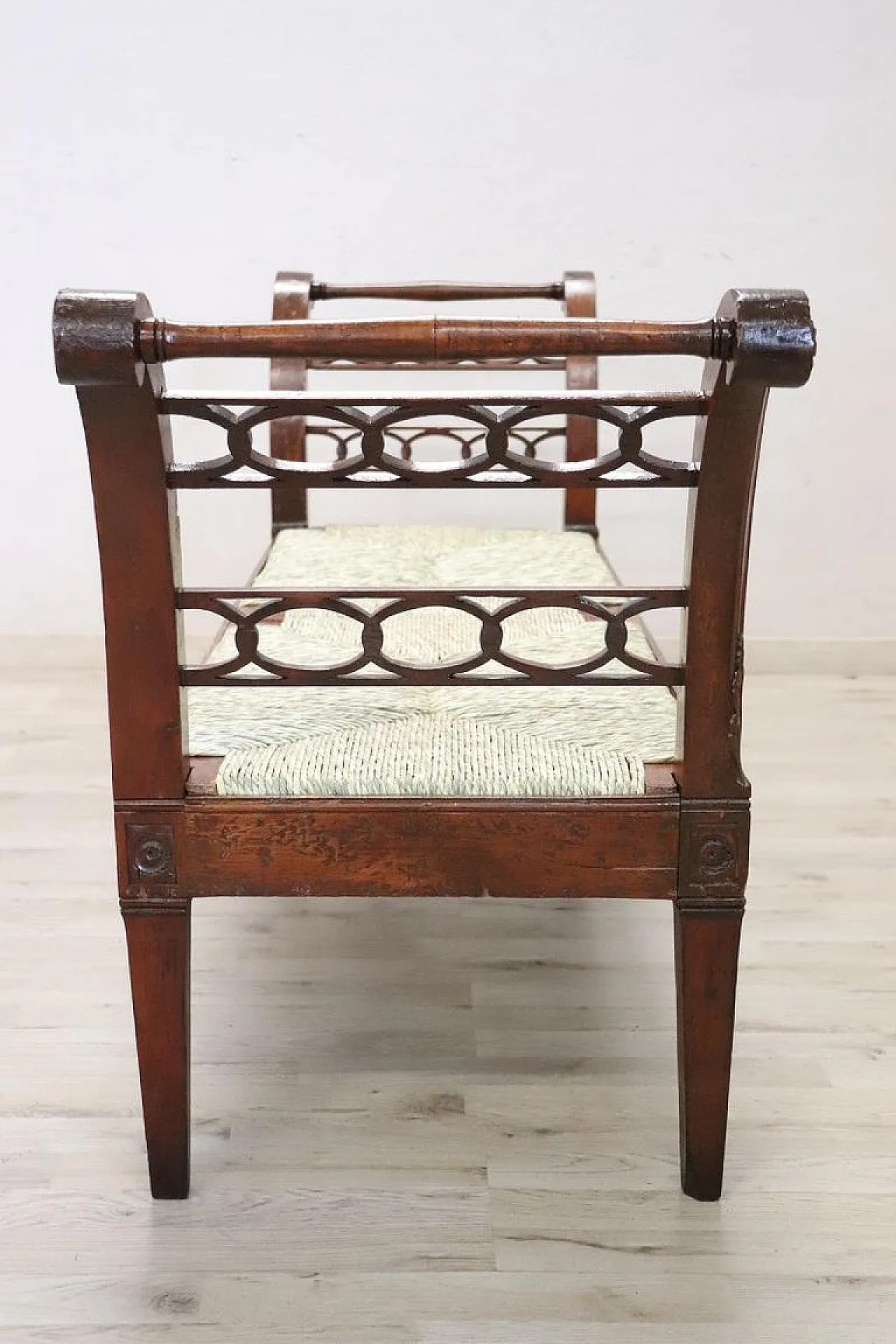 Ancient walnut bench and seat in straw, '700 9