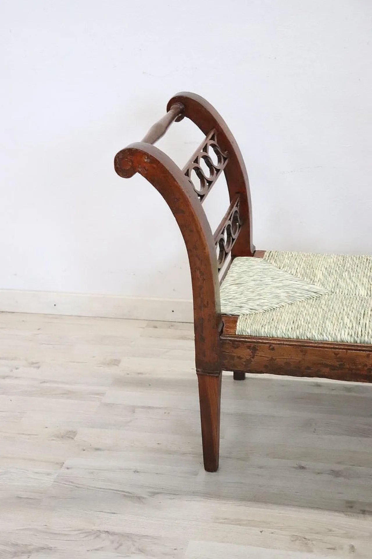 Ancient walnut bench and seat in straw, '700 13