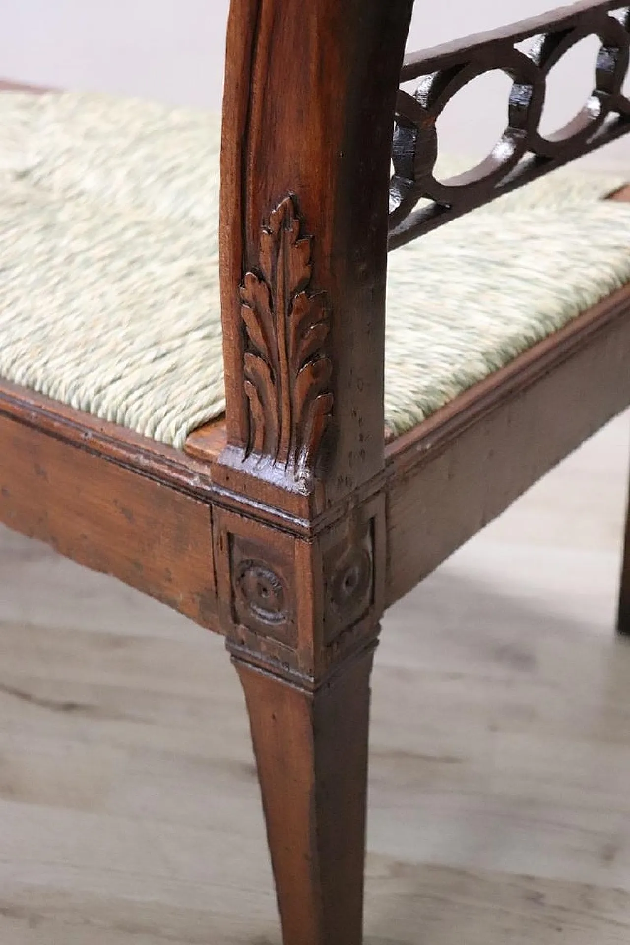 Ancient walnut bench and seat in straw, '700 15