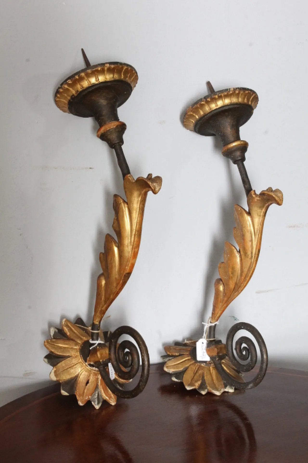 Pair of aplliques in golden painted wood, 18th century 1