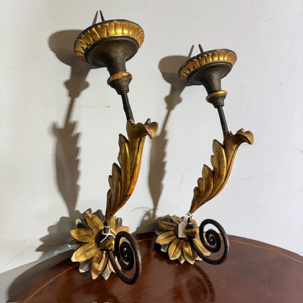 Pair of aplliques in golden painted wood, 18th century 2