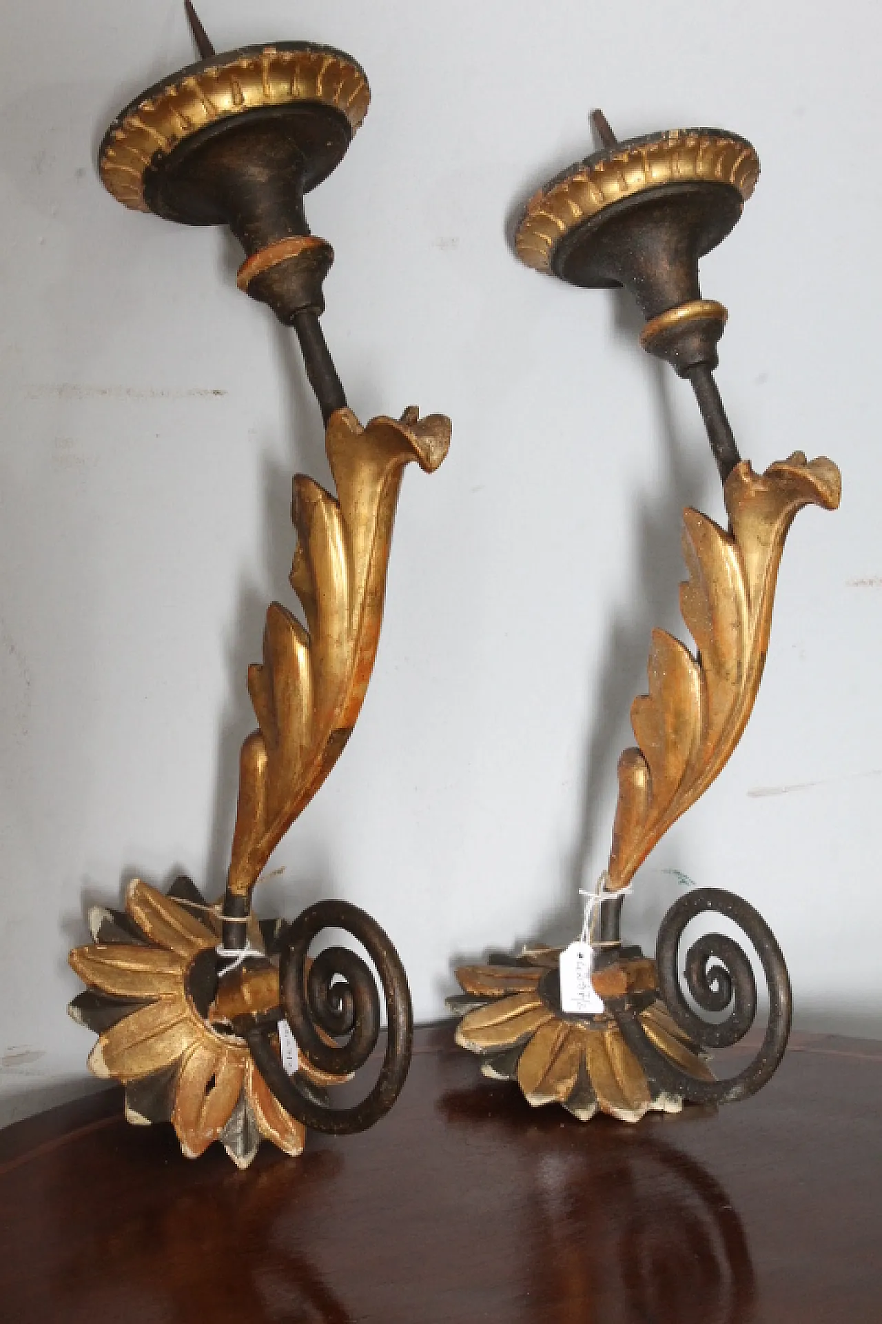 Pair of aplliques in golden painted wood, 18th century 4