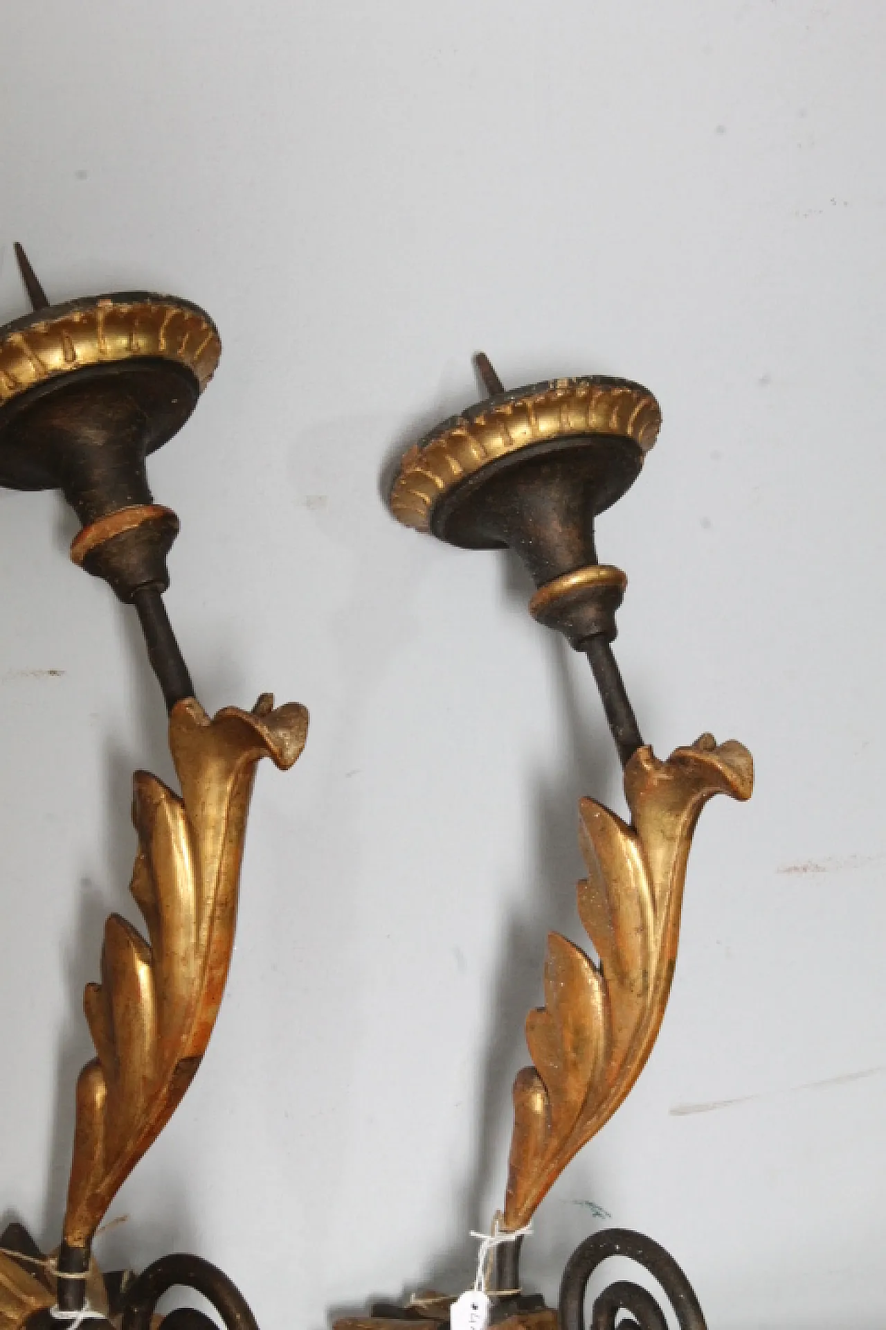 Pair of aplliques in golden painted wood, 18th century 5