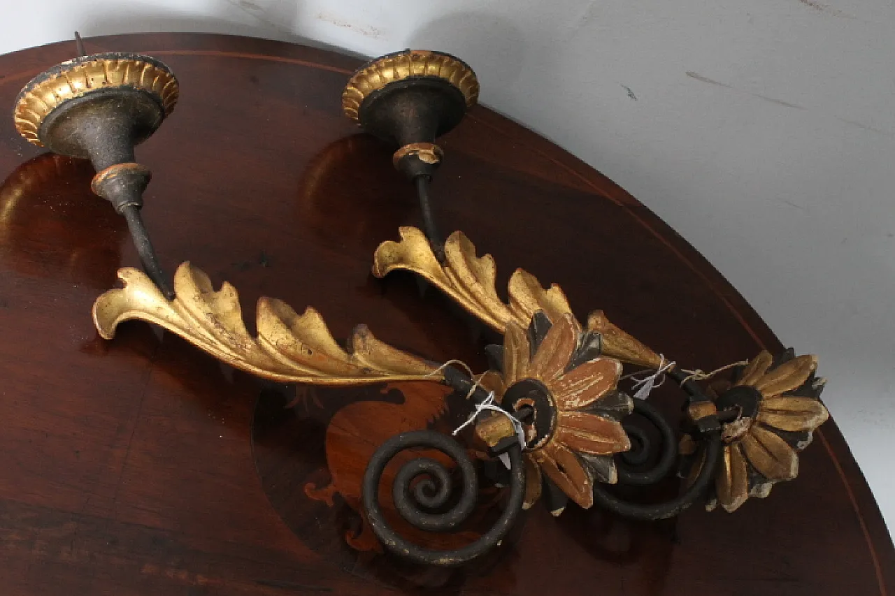 Pair of aplliques in golden painted wood, 18th century 11