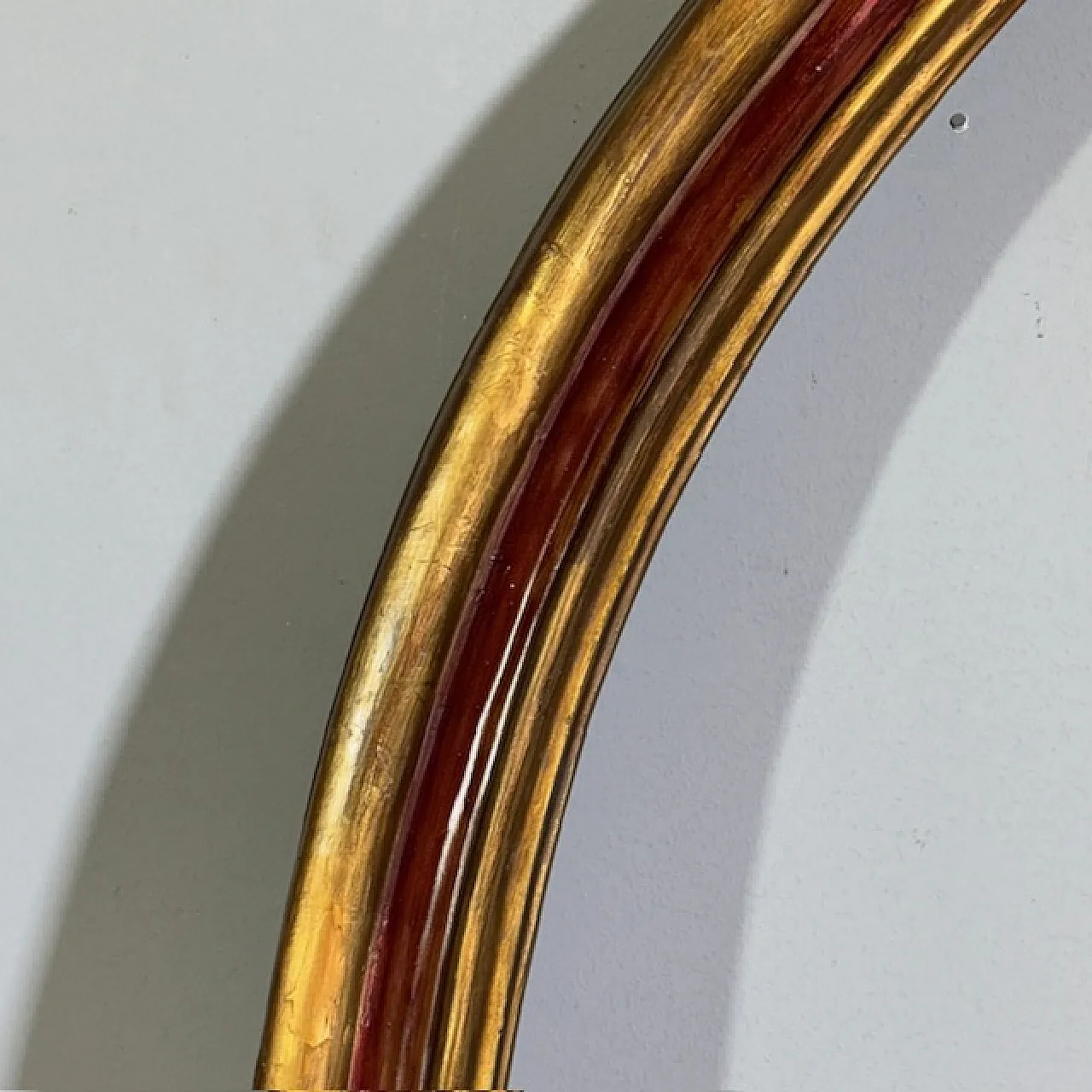 Oval frame gold lacquered and purple, 17th century 5