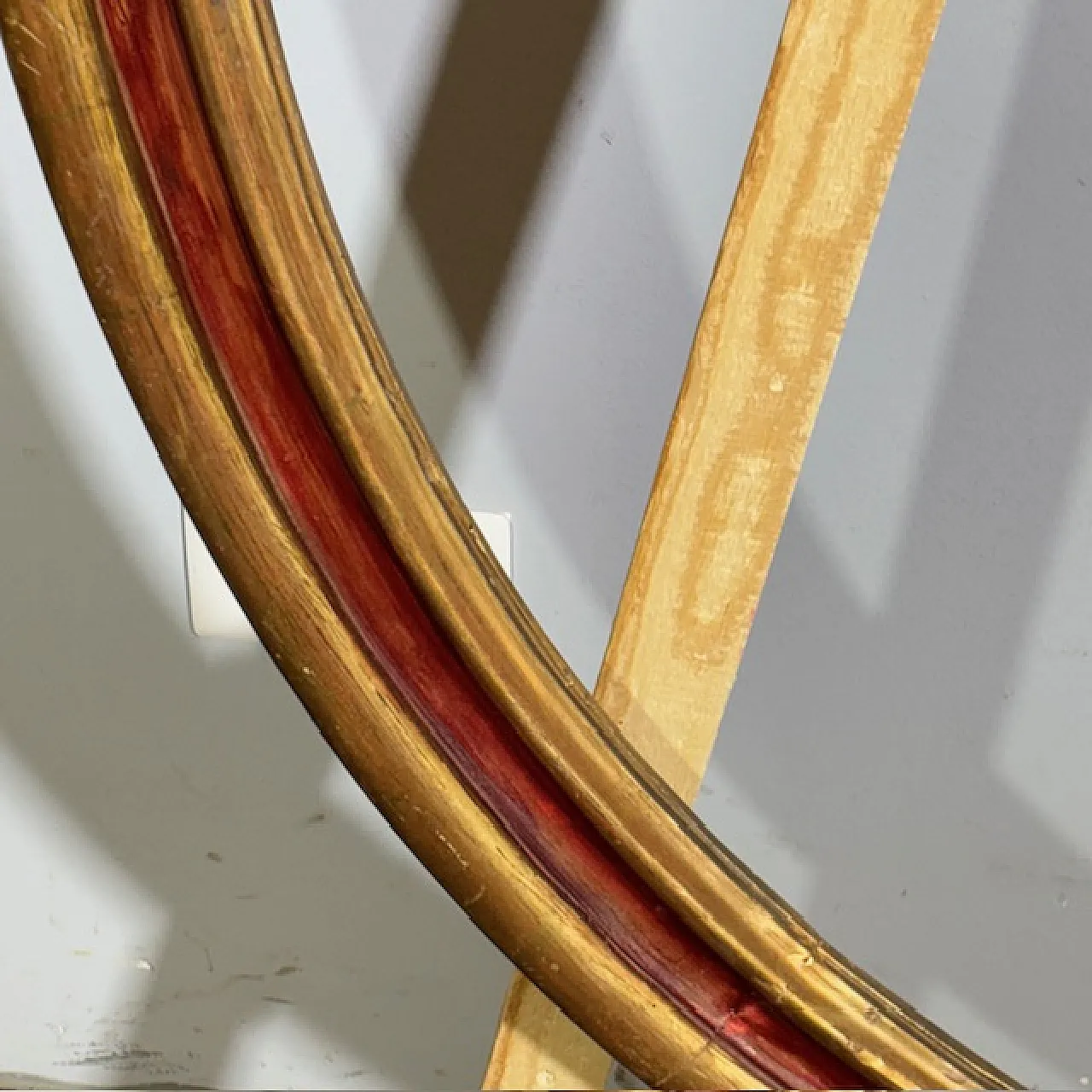 Oval frame gold lacquered and purple, 17th century 7