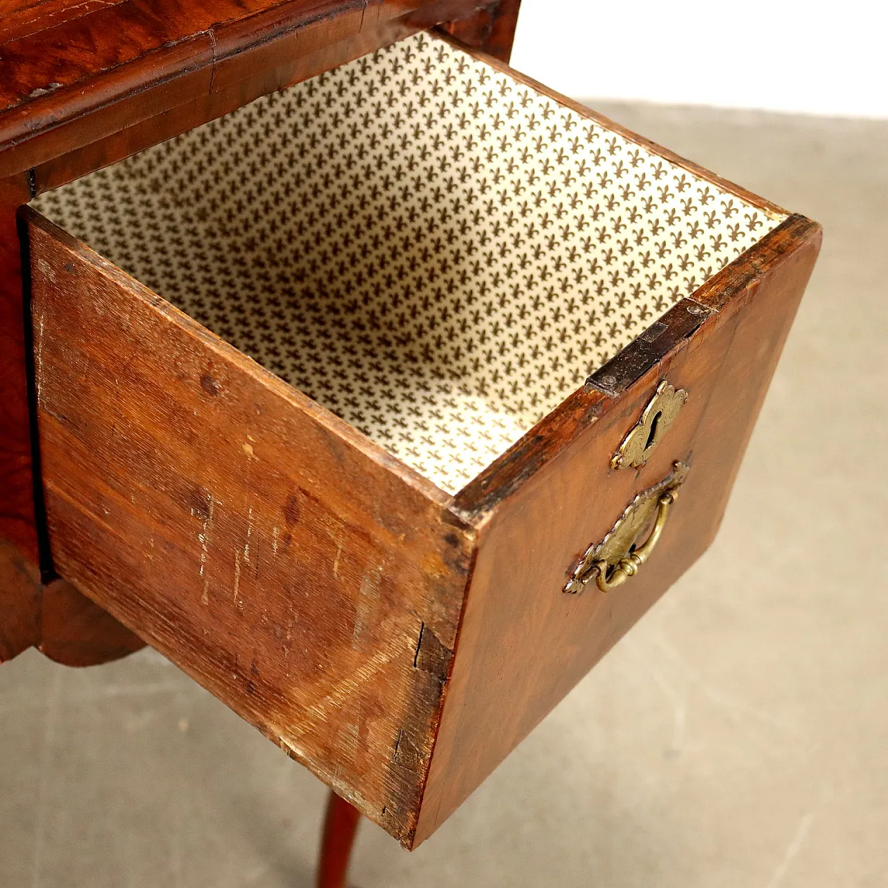 Chippendale walnut and fir writing desk, 18th century 4